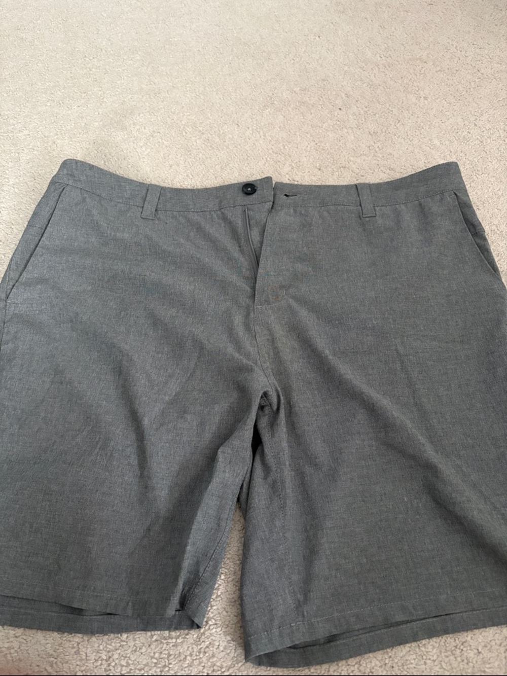 Vuori men’s grey shorts